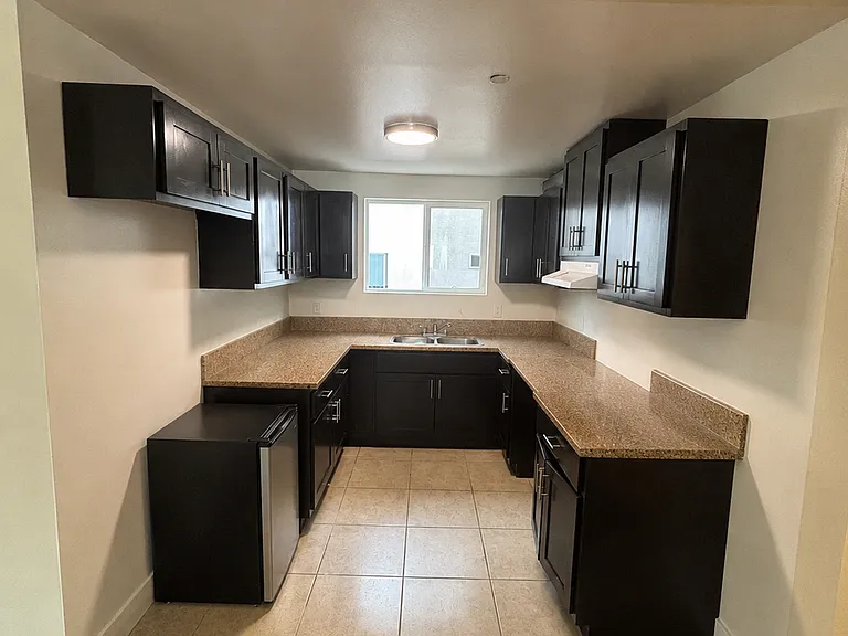 5913 Denver Ave — Photo 3