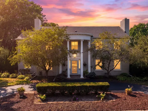 621 N Oxford Rd, Grosse Pointe Woods, MI 48236