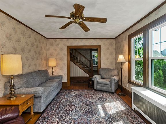 5th image of 33 Highland St