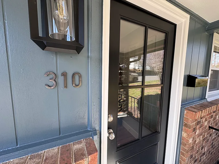 310 Crest Dr — Photo 5