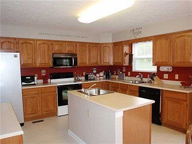 4th image of 200 Tyler Dr