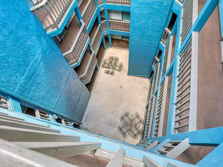 cv1 court yard