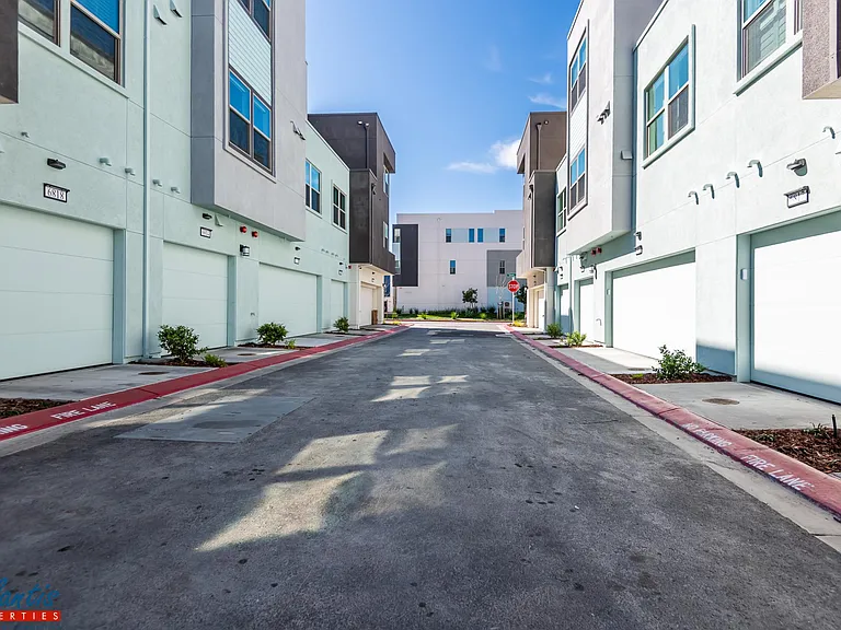 6818 Chroma Ct — Photo 16