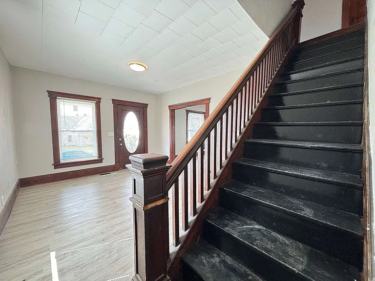 30-32 Lagonda Ave — Photo 27