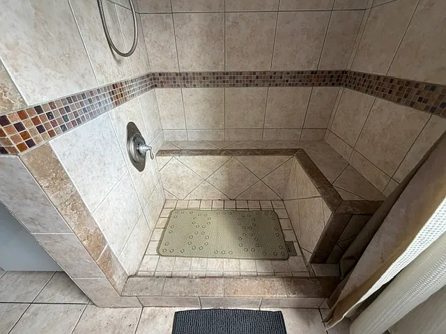 830 Manchester Dr — Photo 16