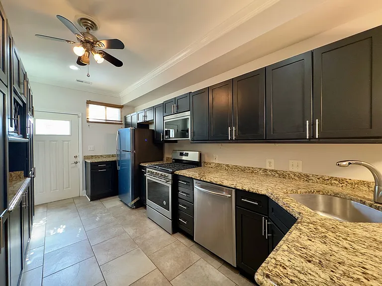 709 Scott St — Photo 4