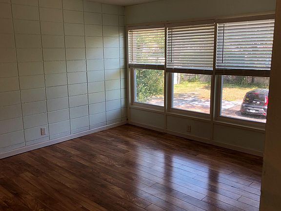 2nd image of 3325 Mayflower St APT 4