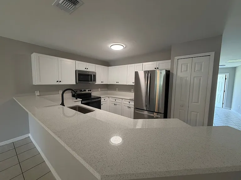 341 Harold Ave S — Photo 1