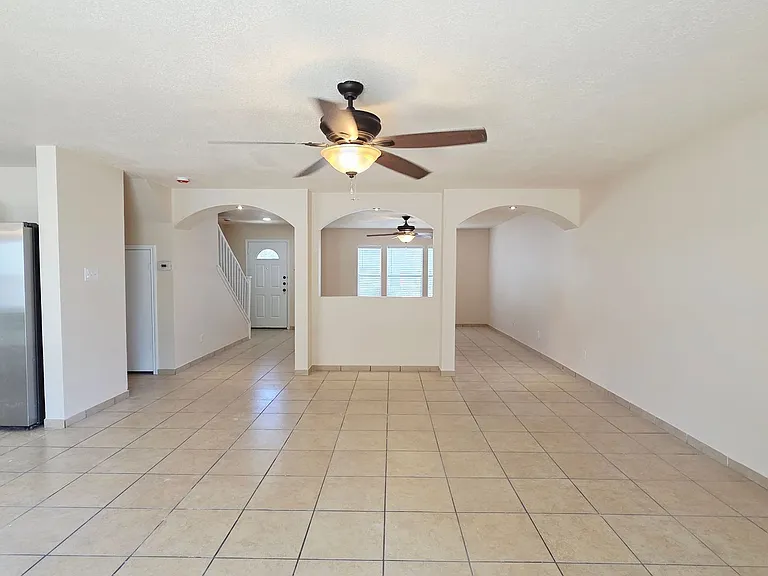 402 Empresario Dr — Photo 4