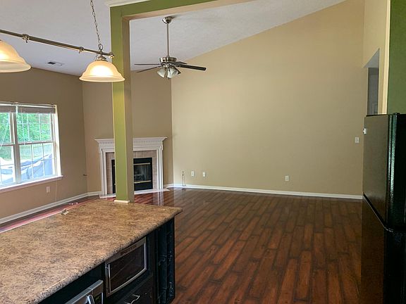 3rd image of 1142 Crestwood Dr