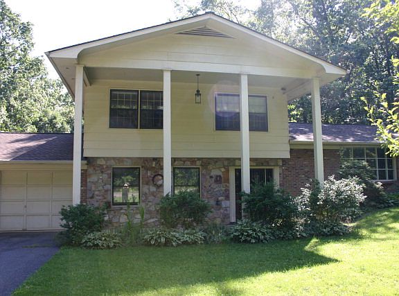 5th image of 8960 Fox Hill Dr