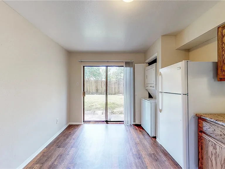 303 Manuel Dr #B — Photo 8