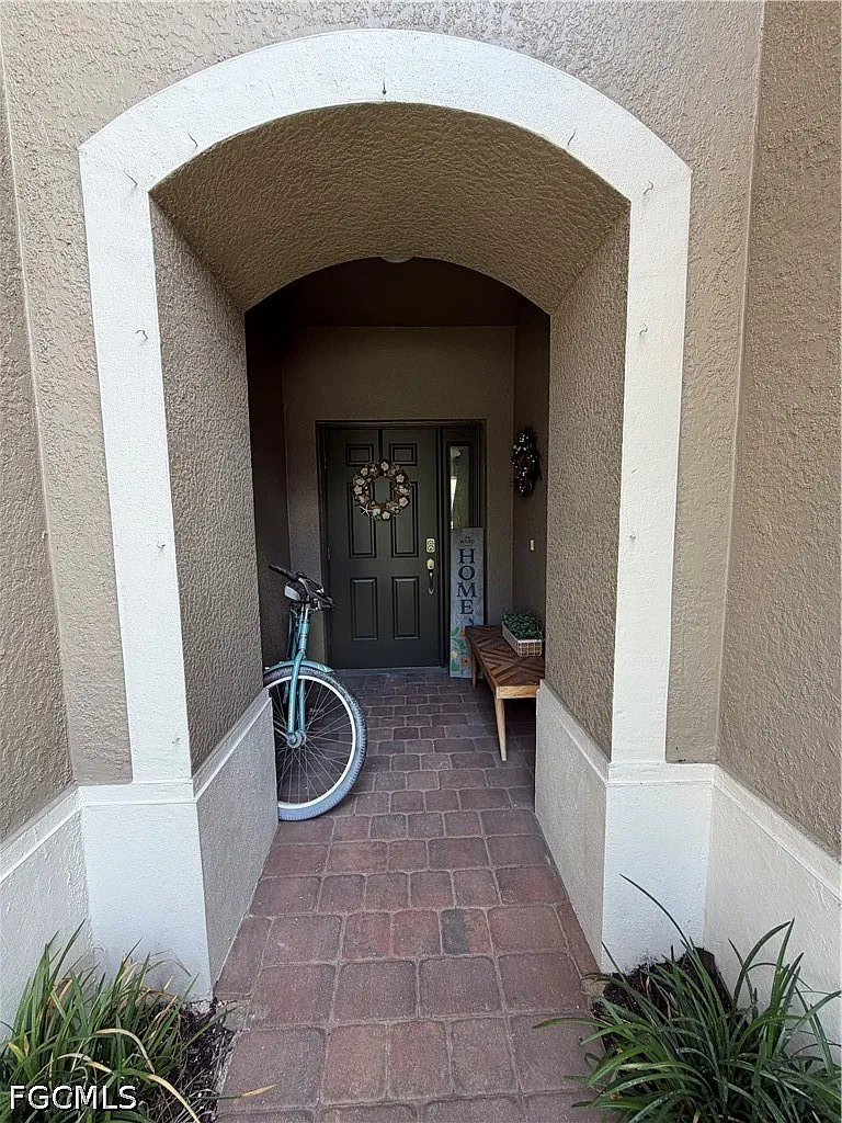 3 bed, 2.5 bath, 1826 sqft, $2,300 — Photo 1