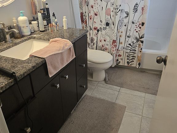 Upstairs full bathroom