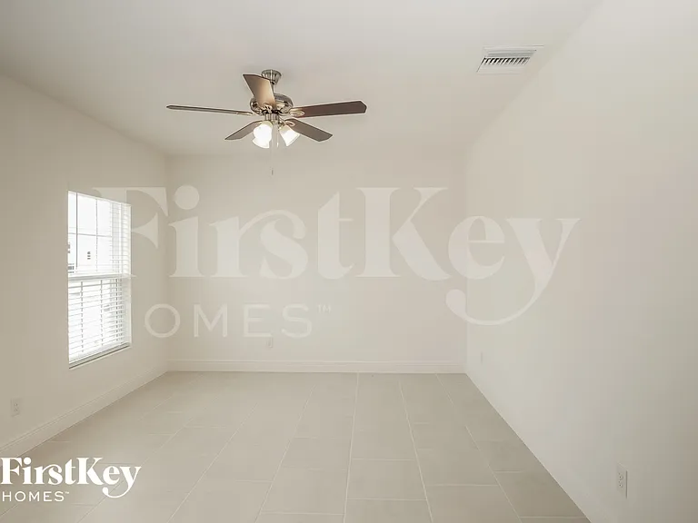681 Blackstone St — Photo 6