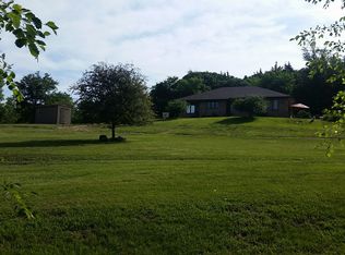 36906 Oakmont Dr, Louisville, NE 68037