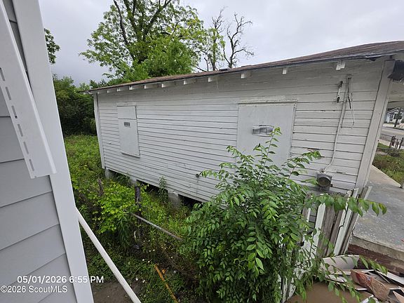 3rd image of 1338 Augusta Ave