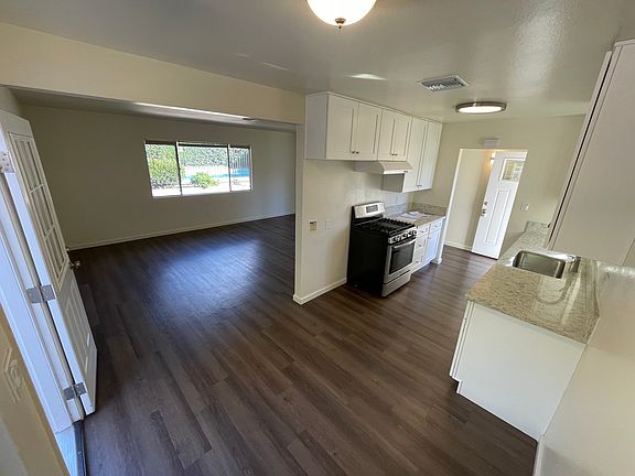 3rd image of 1020 S Farber Ave