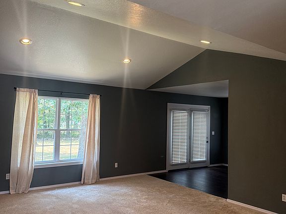 3rd image of 114 Randolph Dr #1