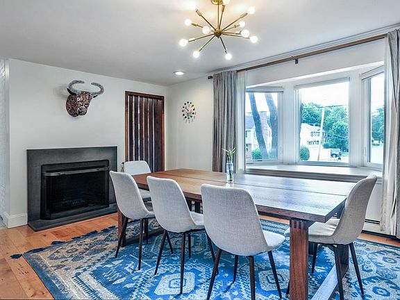 4th image of 144 Brewster Ave