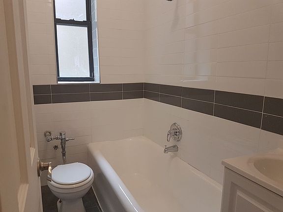 4th image of 446 Kingston Ave APT A2