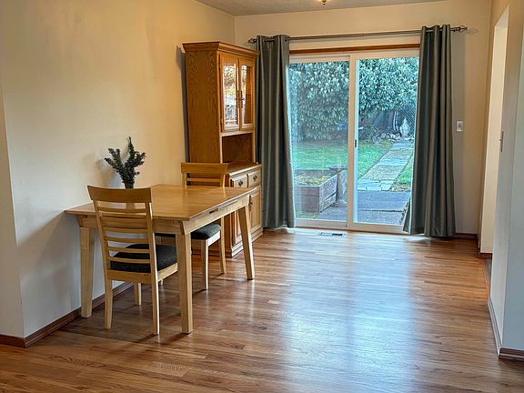 3rd image of 30520 SW Boones Ferry Rd