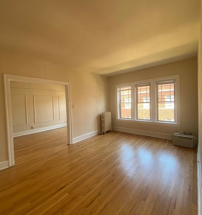 1st image of 1335.5 W Touhy Ave #3N