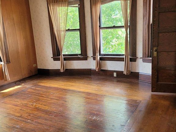 4th image of 418 Huron Ave