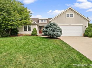 2058 Orchard Ridge Dr NW, Grand Rapids, MI
