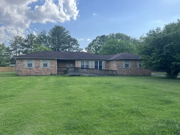 402 Twelve Oaks Rd, Tullahoma, TN 37388