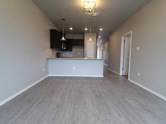 3rd image of 223 Valley Dr