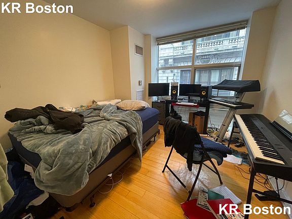 3rd image of 39 Boylston St #305