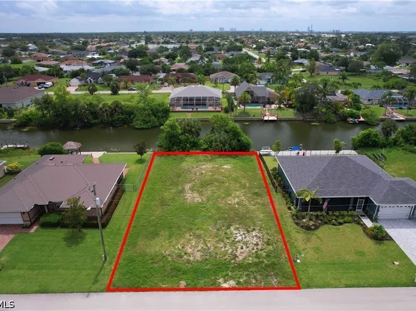 303 NE 17th Place Cpe, Coral, FL 33909
