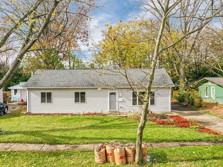 2434 Pinecrest Ave — Photo 37