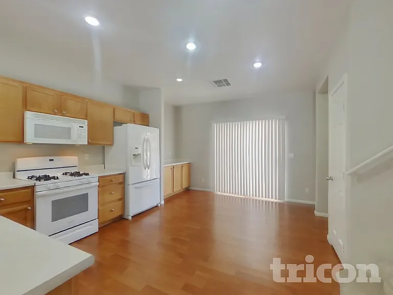 878 Blue Rosalie Pl — Photo 4