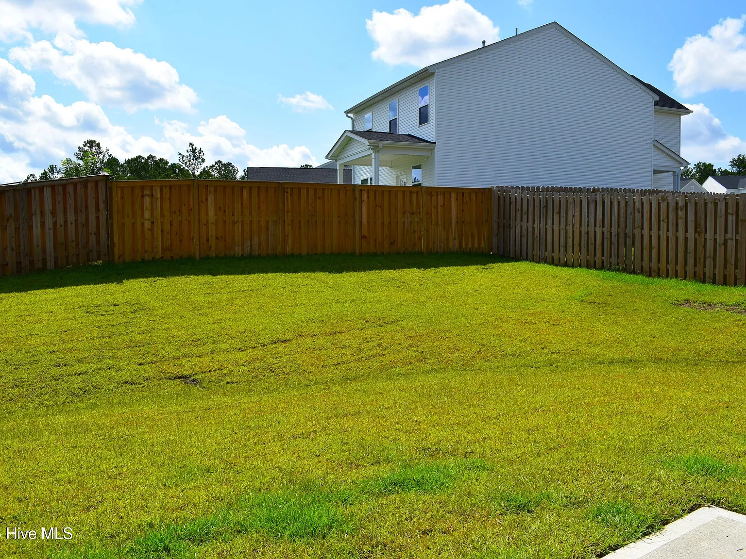 4 bed, 3.0 bath, $2,400 — Photo 3