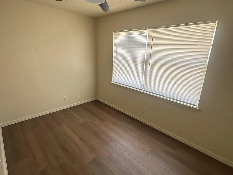 Chapparal Apartments — Photo 42