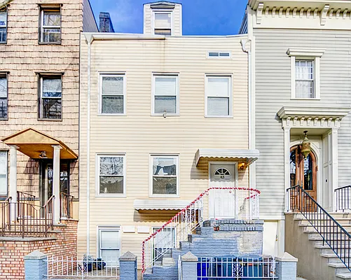 Rented by Compass | media 25