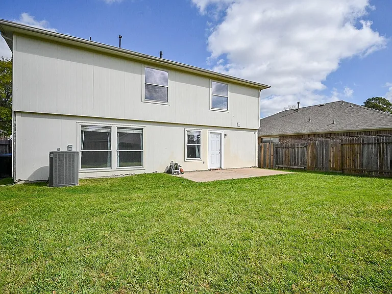 2534 Halstead Dr — Photo 35
