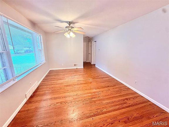 2nd image of 80 Florissant Park Dr