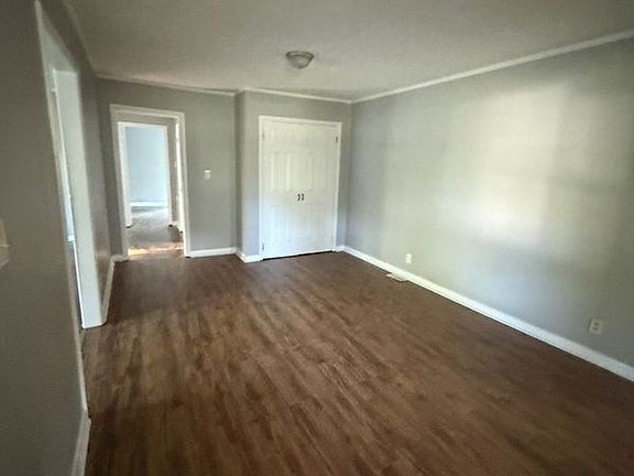 5th image of 156 Silver Cir