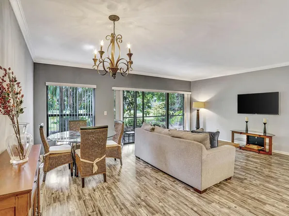 11863 Wimbledon Cir, Wellington, FL