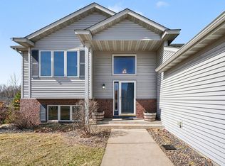 29602 Shoreview Cir, Lindstrom, MN 55045