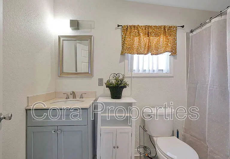 608 Claude Holmes Sr Ave — Photo 9