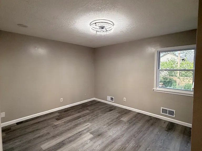 1632 S Kenwood St — Photo 29