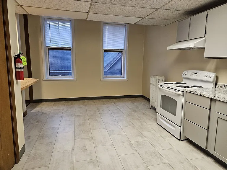 134-136 W High St — Photo 7