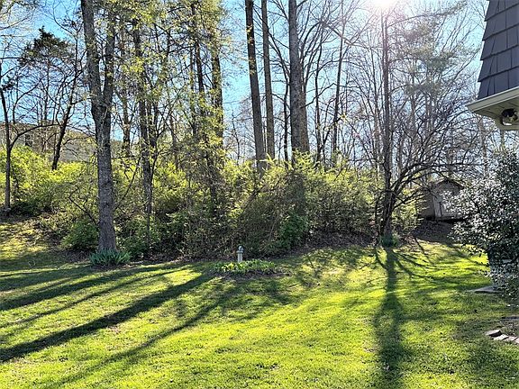 5th image of 541 Heather Ln