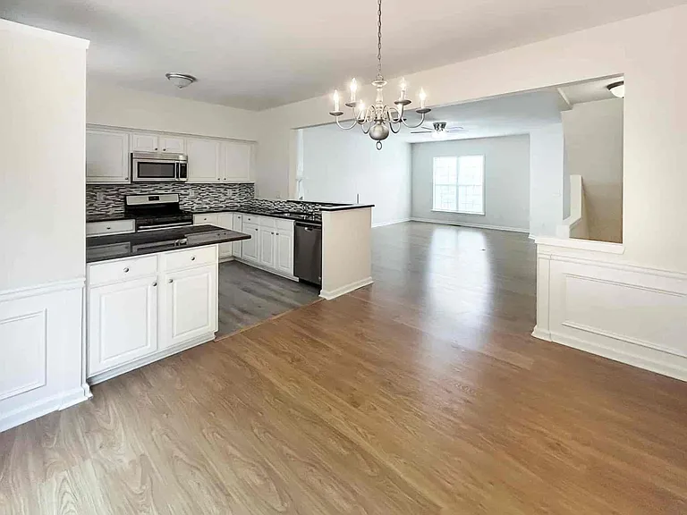 4033 Edgecomb Dr — Photo 7