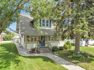 937 N 8th St, Manitowoc, WI 54220