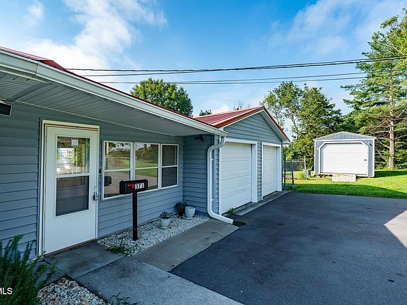 4th image of 371 Oak Hill Cir